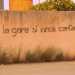 Una scritta che porta la firma dei dirigenti-tifosi dell'Ideale